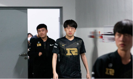 攻守兼备 攻守兼备